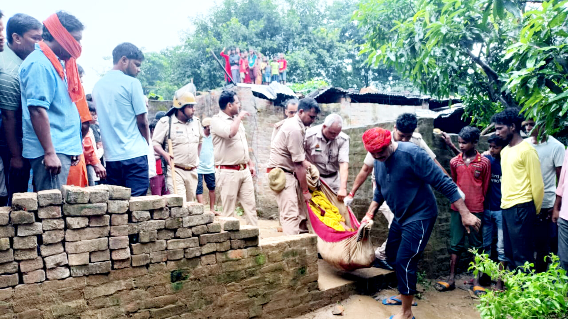 Crime news: उत्तर प्रदेश के देवरिया में हुआ खूनी संघर्ष,6 की हुई हत्या…….