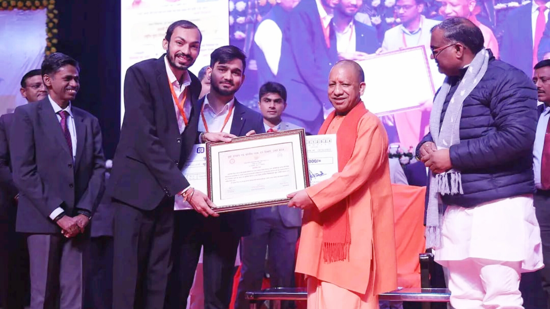 Kanpur Dehat:आयुष ने बढ़ाया कानपुर देहात का मान,मुख्यमंत्री ने किया राज्य युवा पुरस्कार से सम्मानित