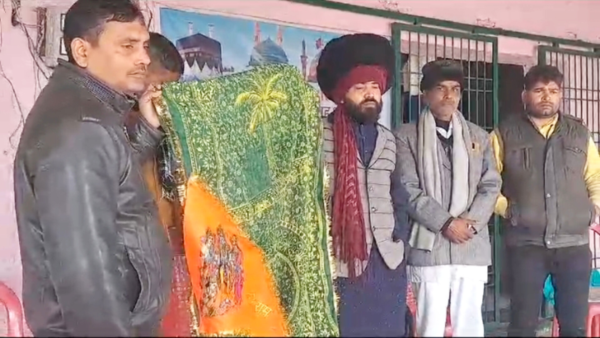 Kanpur news:दरगाह की चादर में प्रभु श्री राम…!