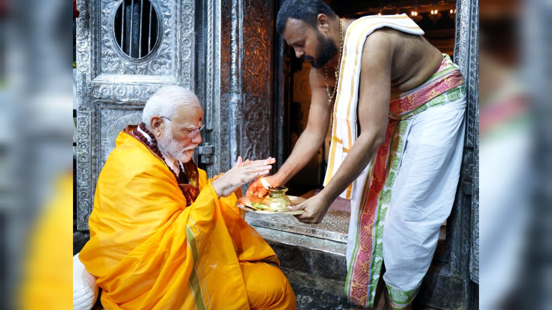 प्रधानमंत्री मोदी ने ‘अग्नि तीर्थ’ तट पर लगाई डुबकी, रामेश्‍वरम के मंदिर में की पूजा