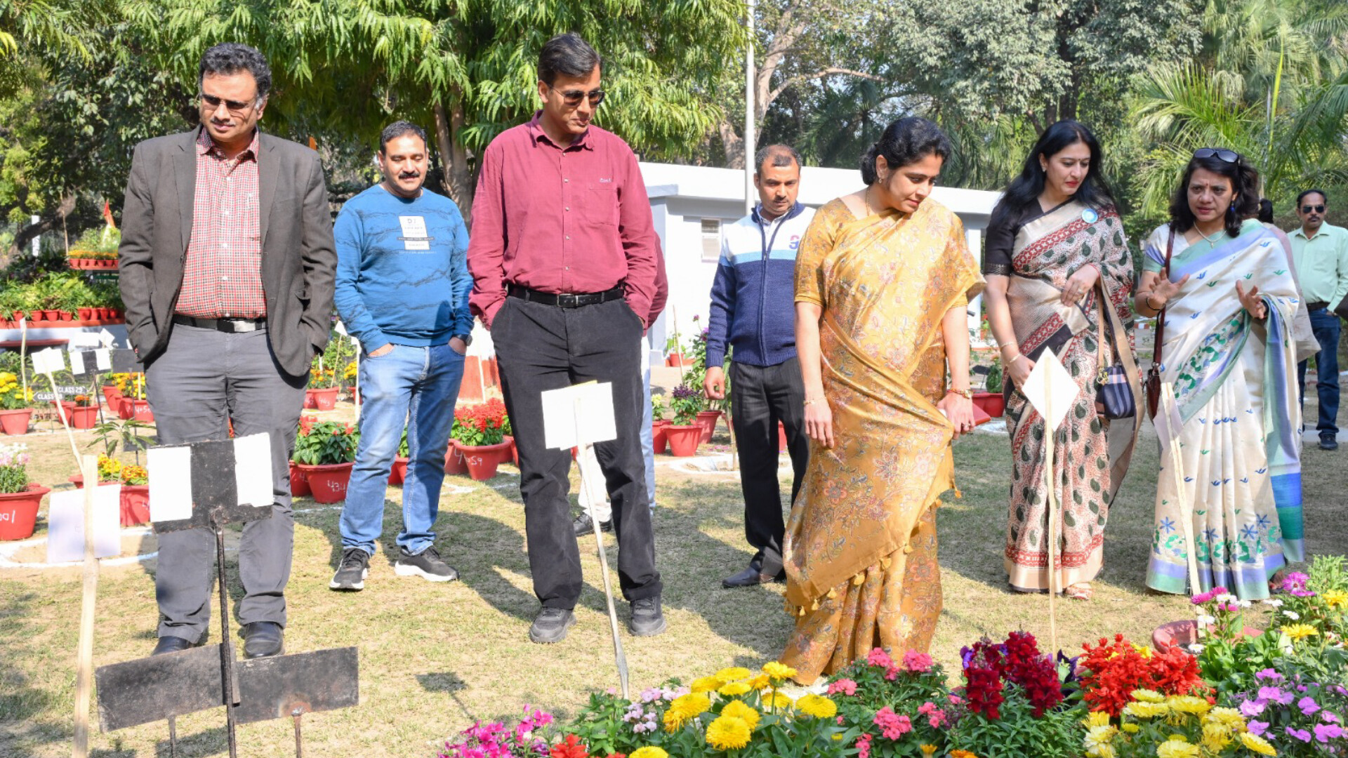 आईआईटी कानपुर में पुष्प प्रदर्शनी का किया गया आयोजन
