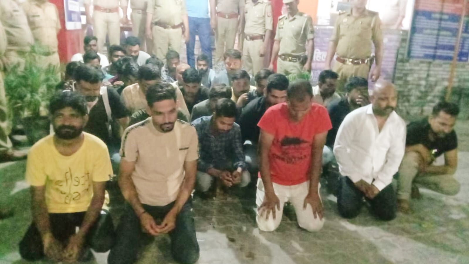 कानपुर पुलिस ने किया 29 जुआरी को गिरफ्तार,बरामद हुए 4 लाख 78 हजार रूपये